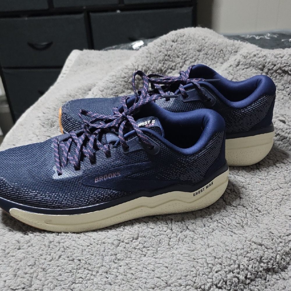 Brooks Dark Blue Running Shoes with Light Beige Soles